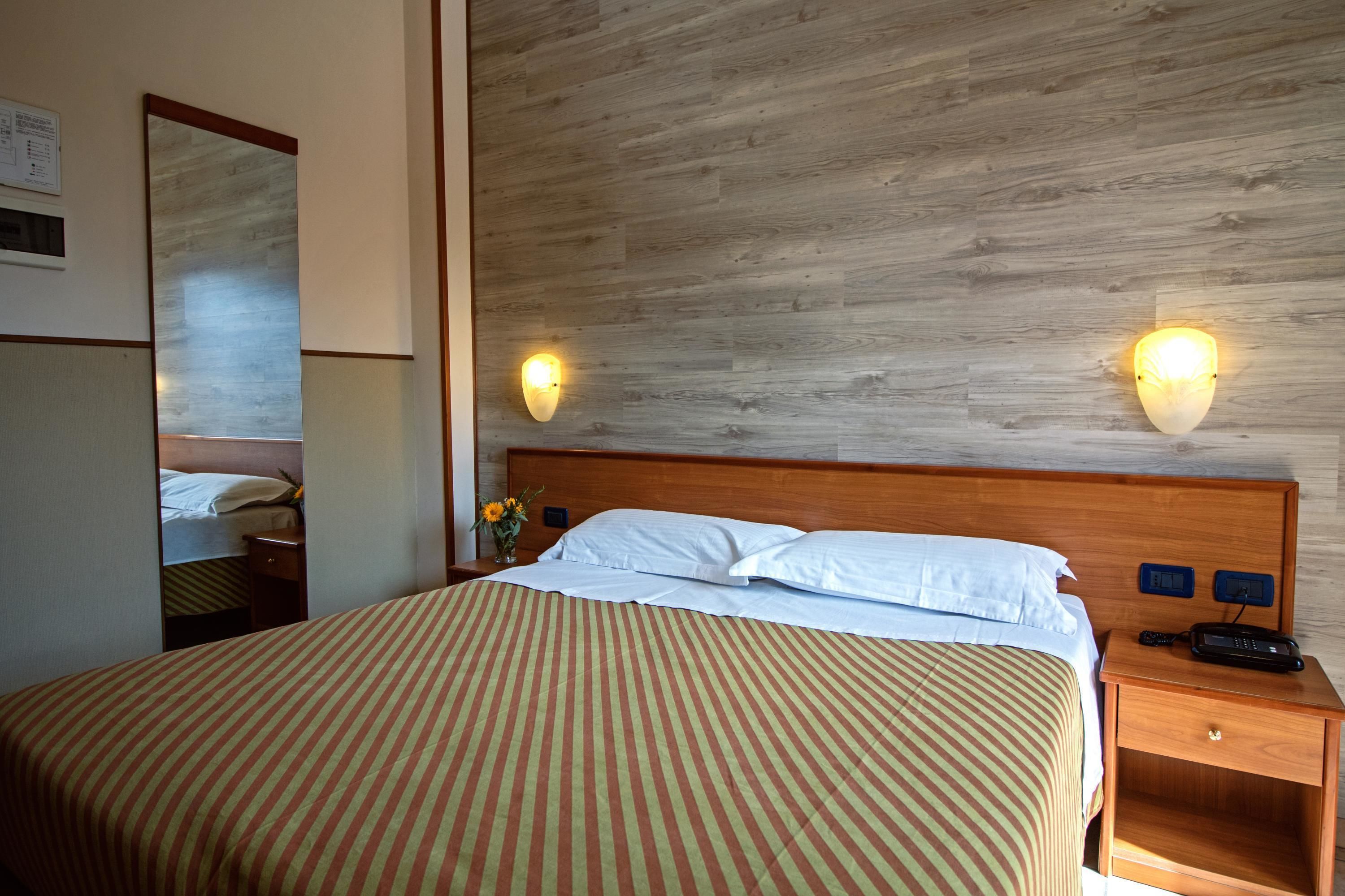 standard double room | individually decorated, individually furnished, desk, free wifi