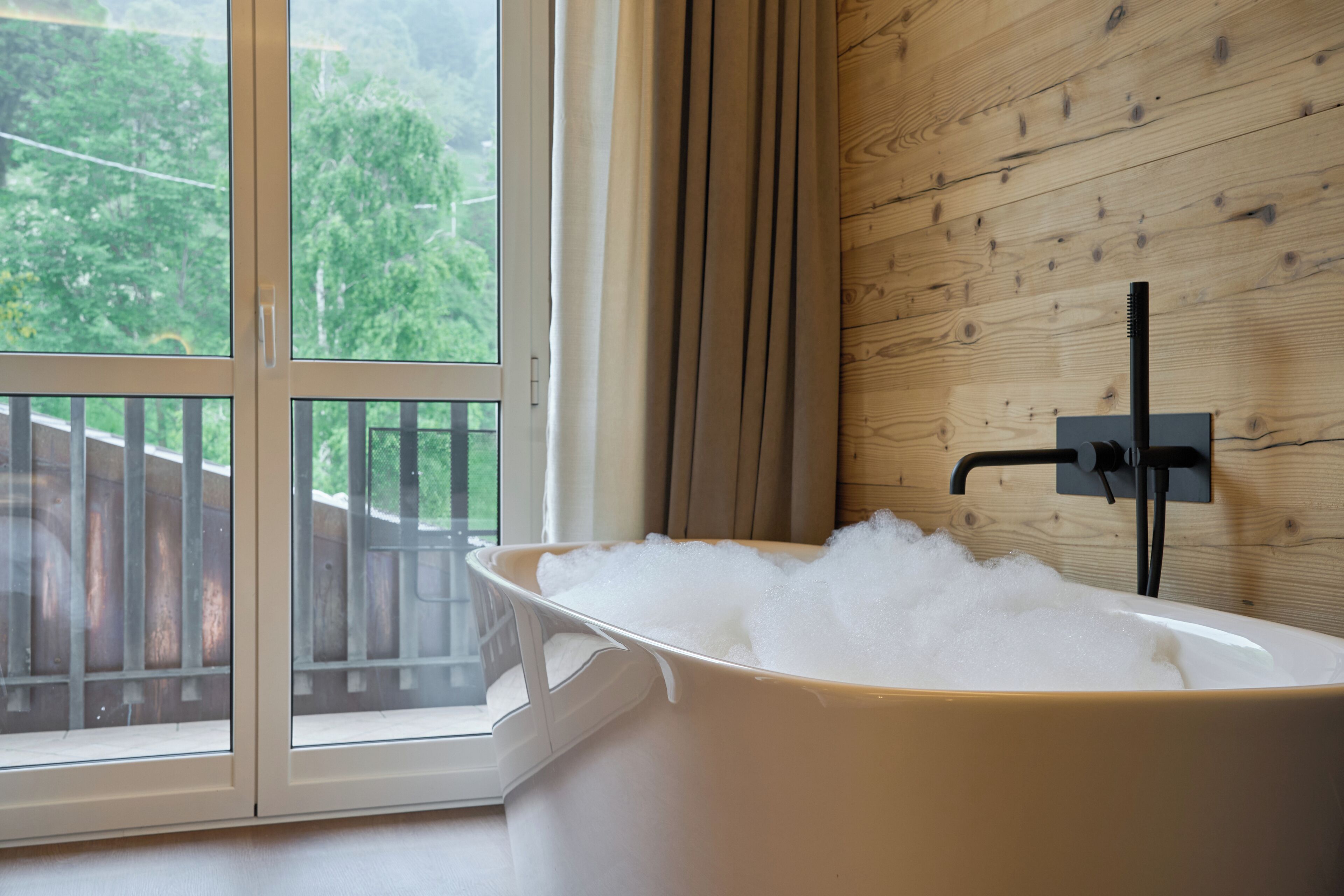 deluxe double room, 1 bedroom, mountain view | individually decorated, individually furnished, desk, free wifi