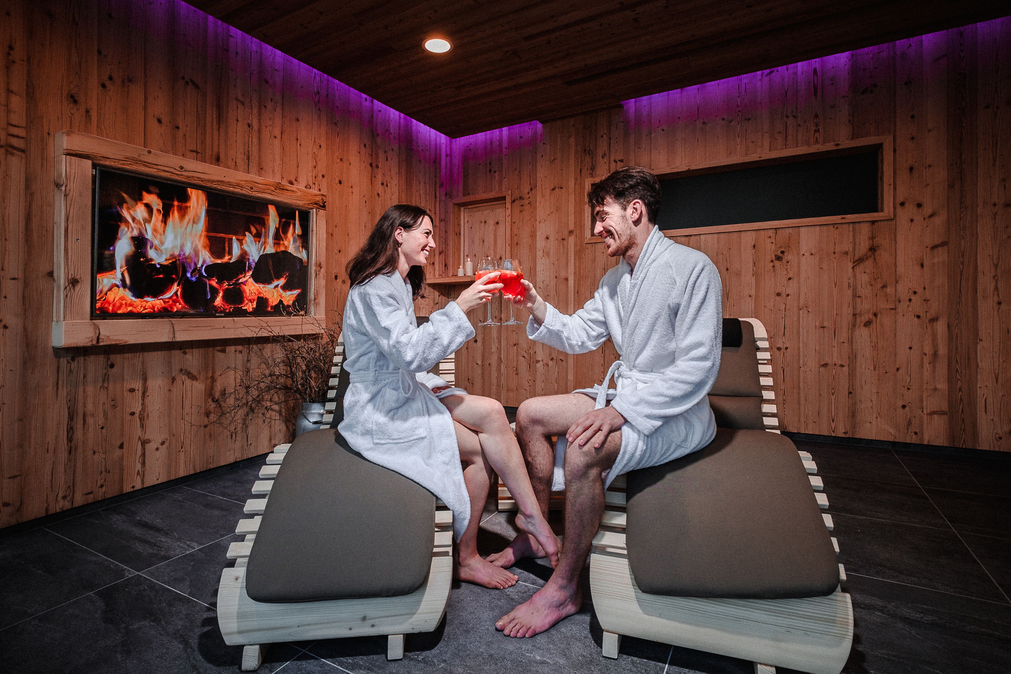 Sauna, hot tub, steam room