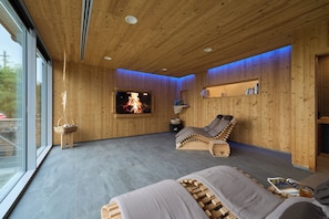 Sauna, hot tub, steam room
