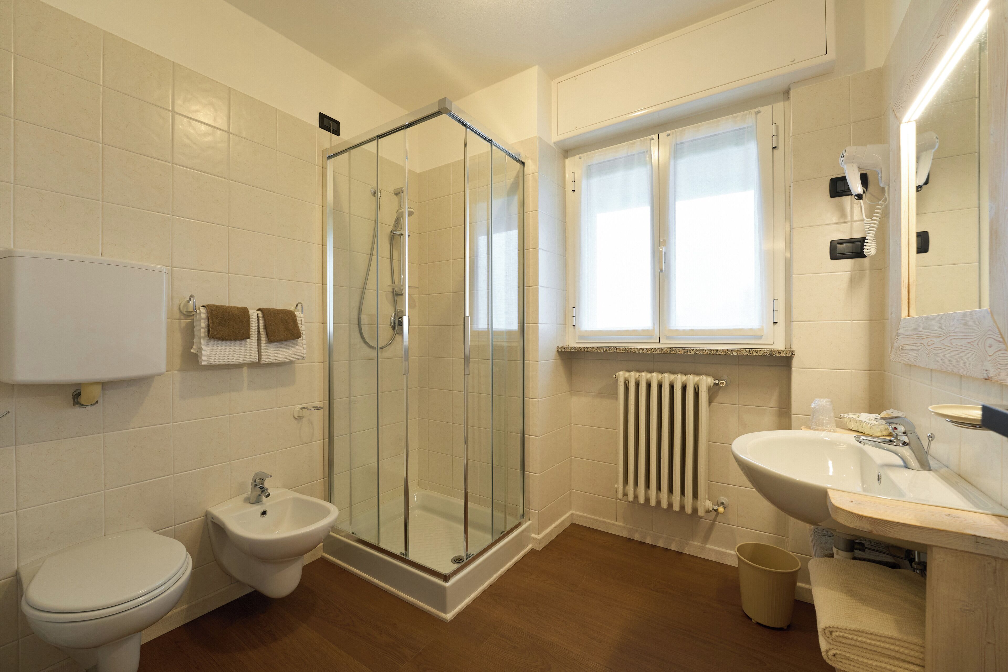 standard double room | bathroom | shower, free toiletries, hair dryer, bathrobes