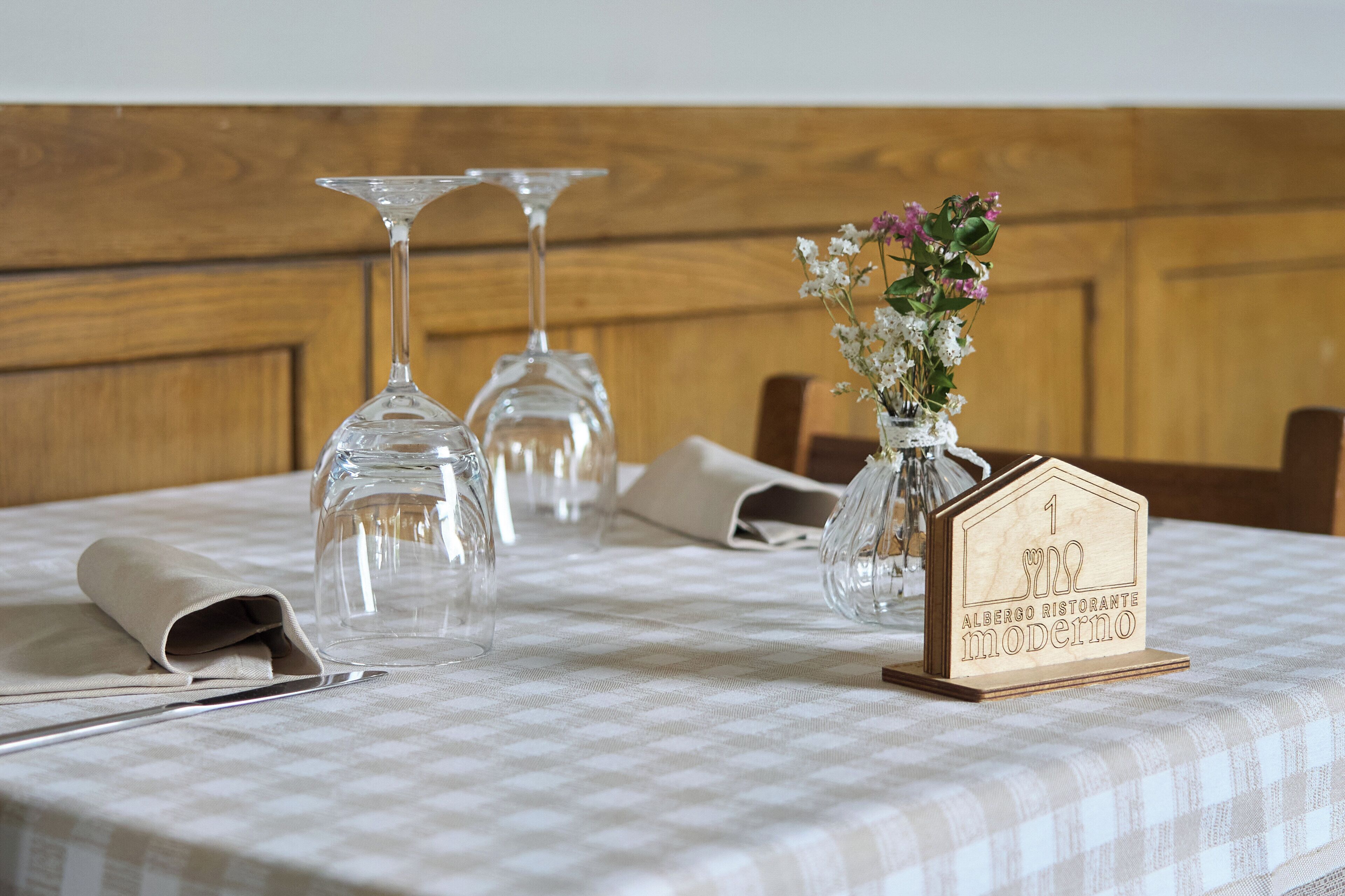 breakfast, lunch and dinner served