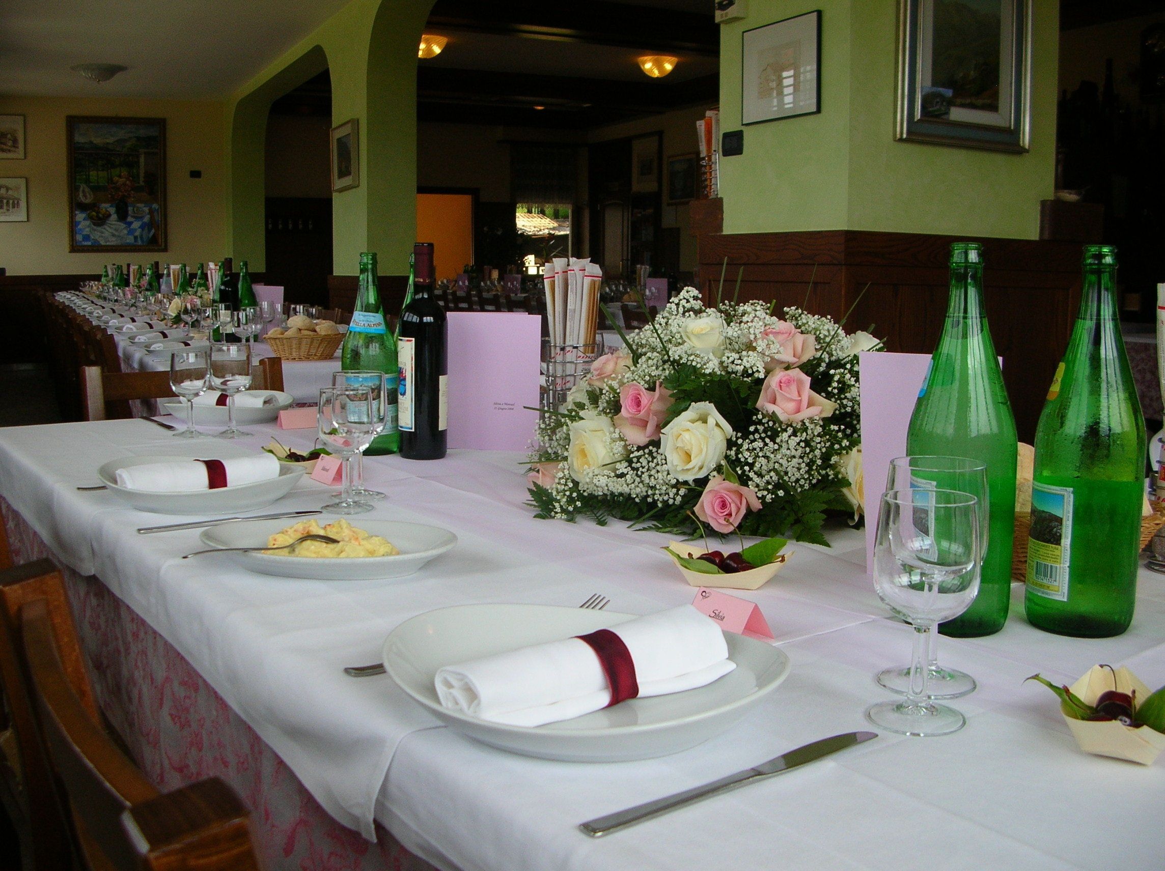 breakfast, lunch and dinner served