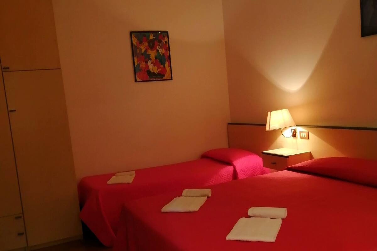 Habitación triple | 1 habitación, ropa de cama de alta calidad y edredón