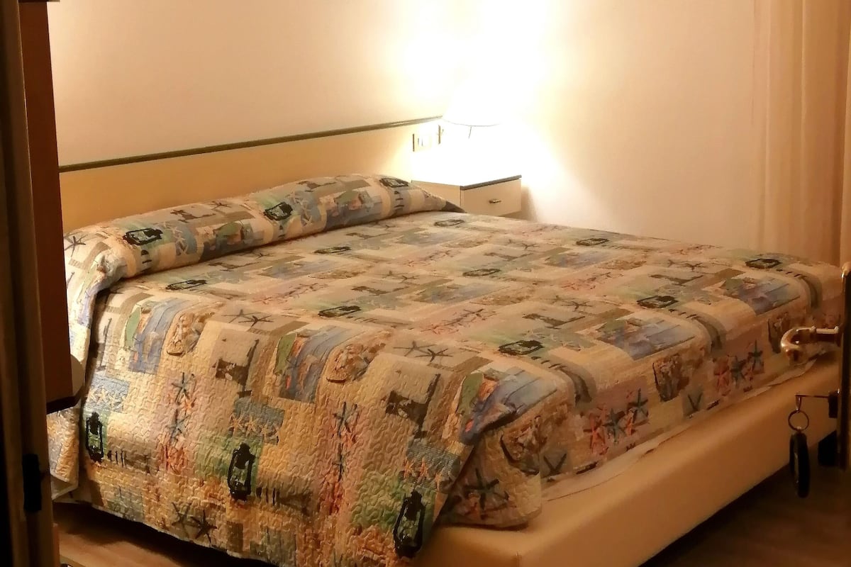 Habitación con 1 cama matrimonial o 2 individuales | 1 habitación, ropa de cama de alta calidad y edredón