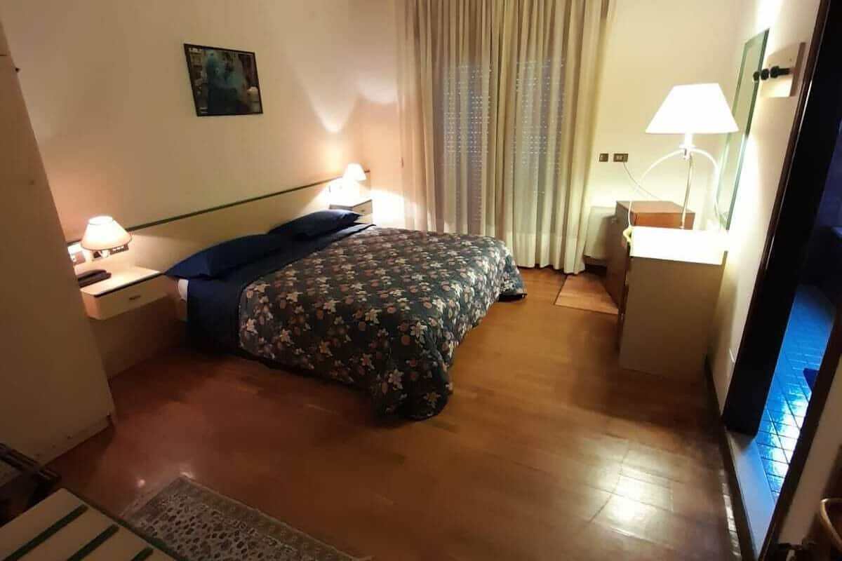 1 chambre, literie de qualité supérieure, couette en duvet d'oie
