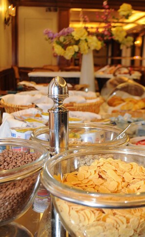 Buffet déjeuner (5 EUR par personne)