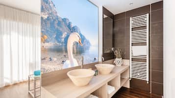 Deluxe Double Room | Bathroom