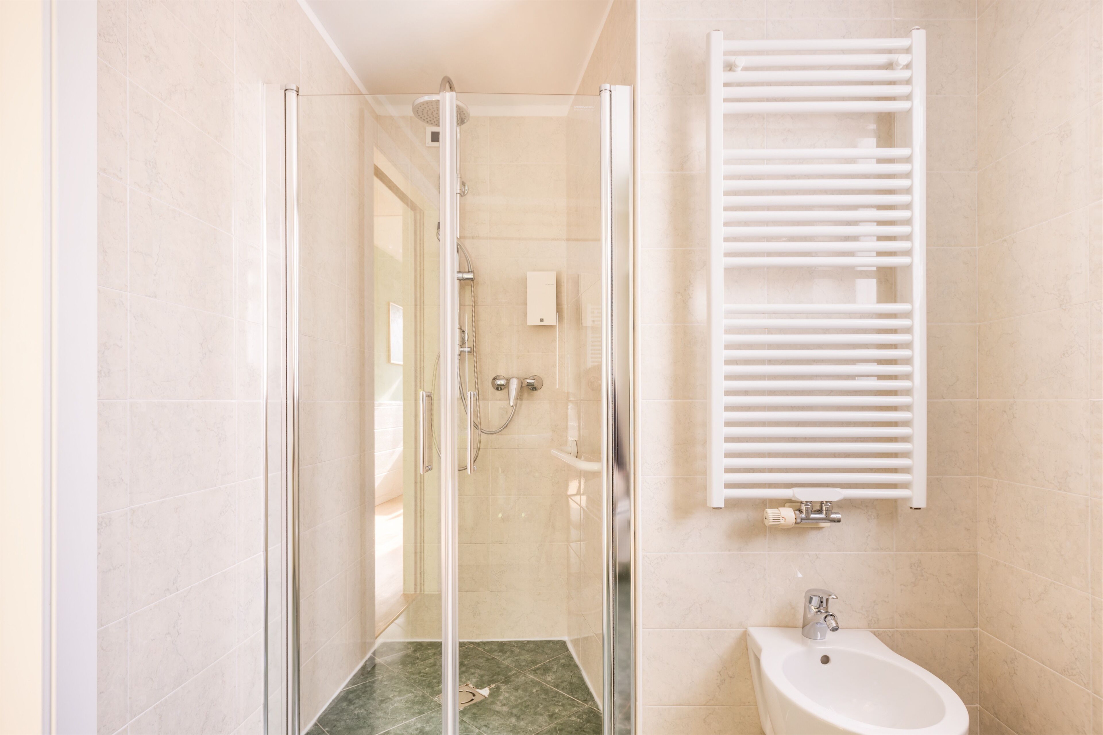 superior double room | bathroom | shower, free toiletries, hair dryer, bidet
