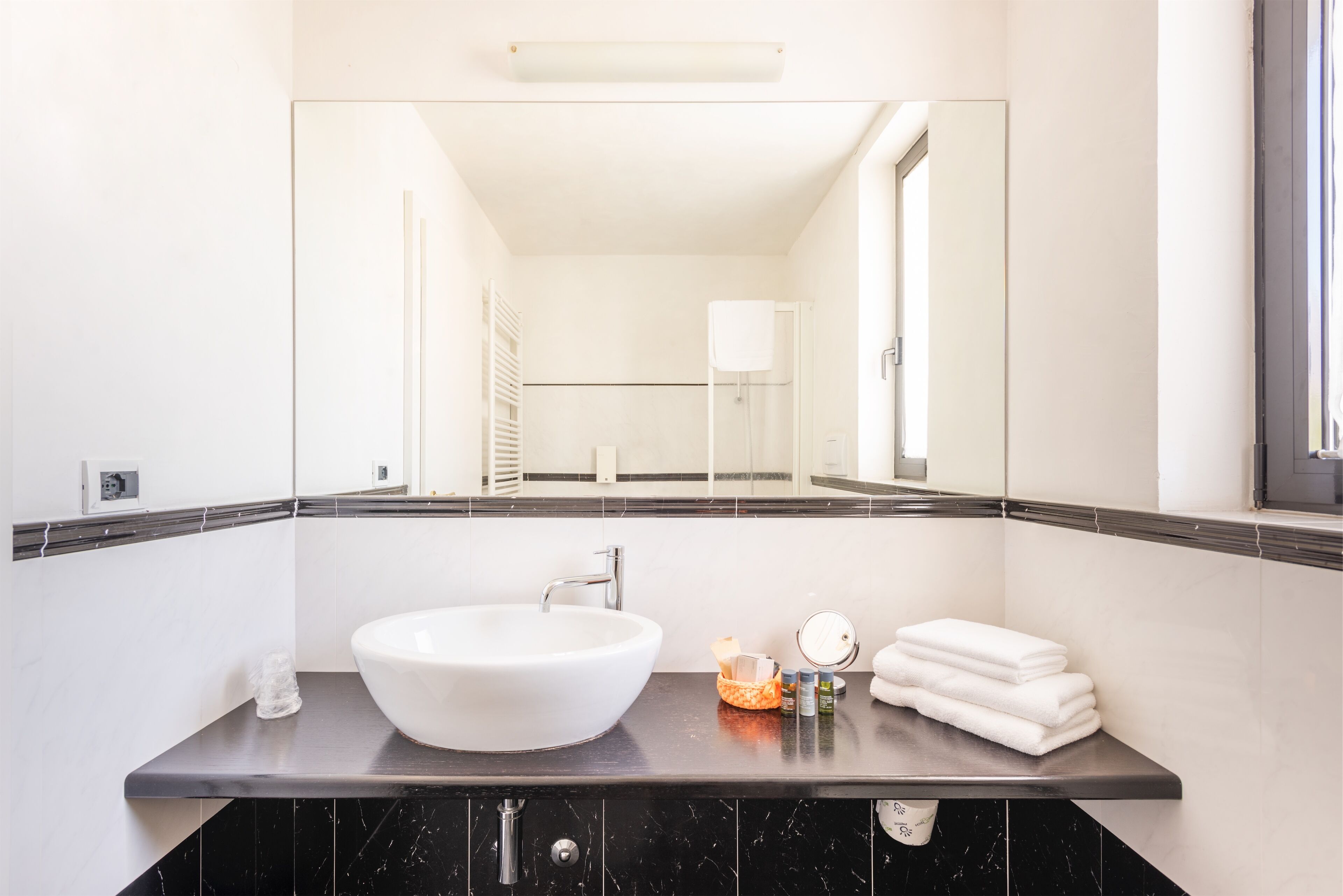 family quadruple room | bathroom | shower, free toiletries, hair dryer, bidet