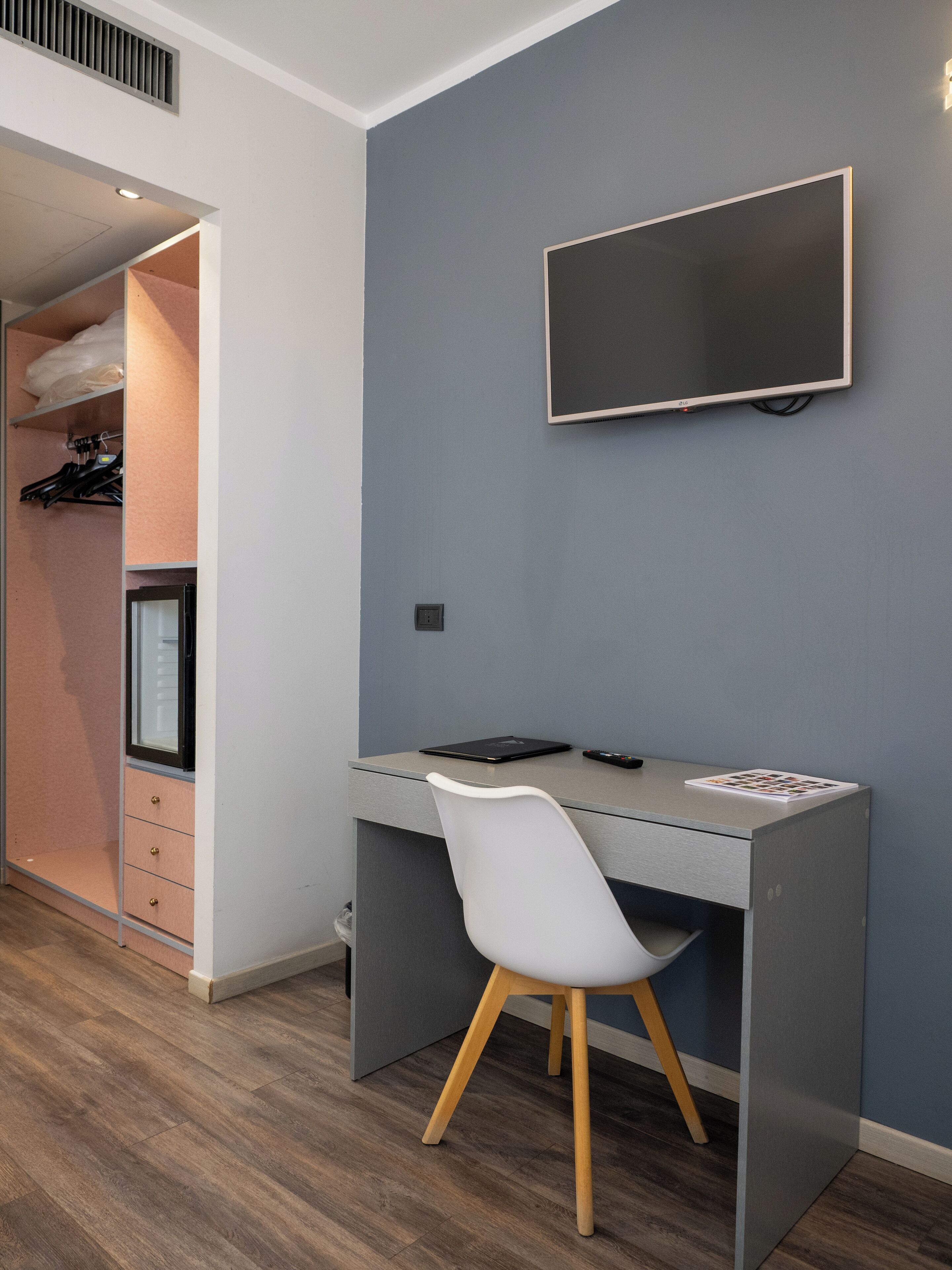 standard double or twin room | premium bedding, down duvets, minibar, desk