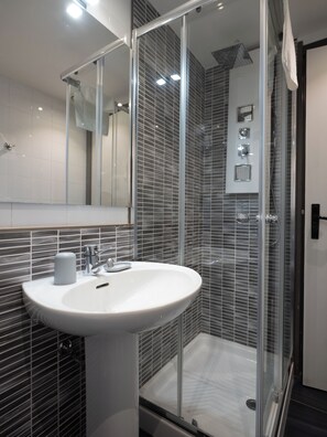 Superior Double or Twin Room | Premium bedding, down comforters, minibar, desk - Hotel Ilga (Collecchio)