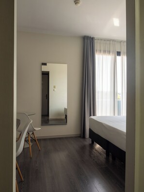 Premium bedding, down duvets, minibar, desk