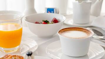 Frokostbuffé hver dag (EUR 10.00 per person)