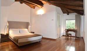 Habitación doble Prestigio | 1 habitación, minibar, caja de seguridad en la habitación y escritorio 