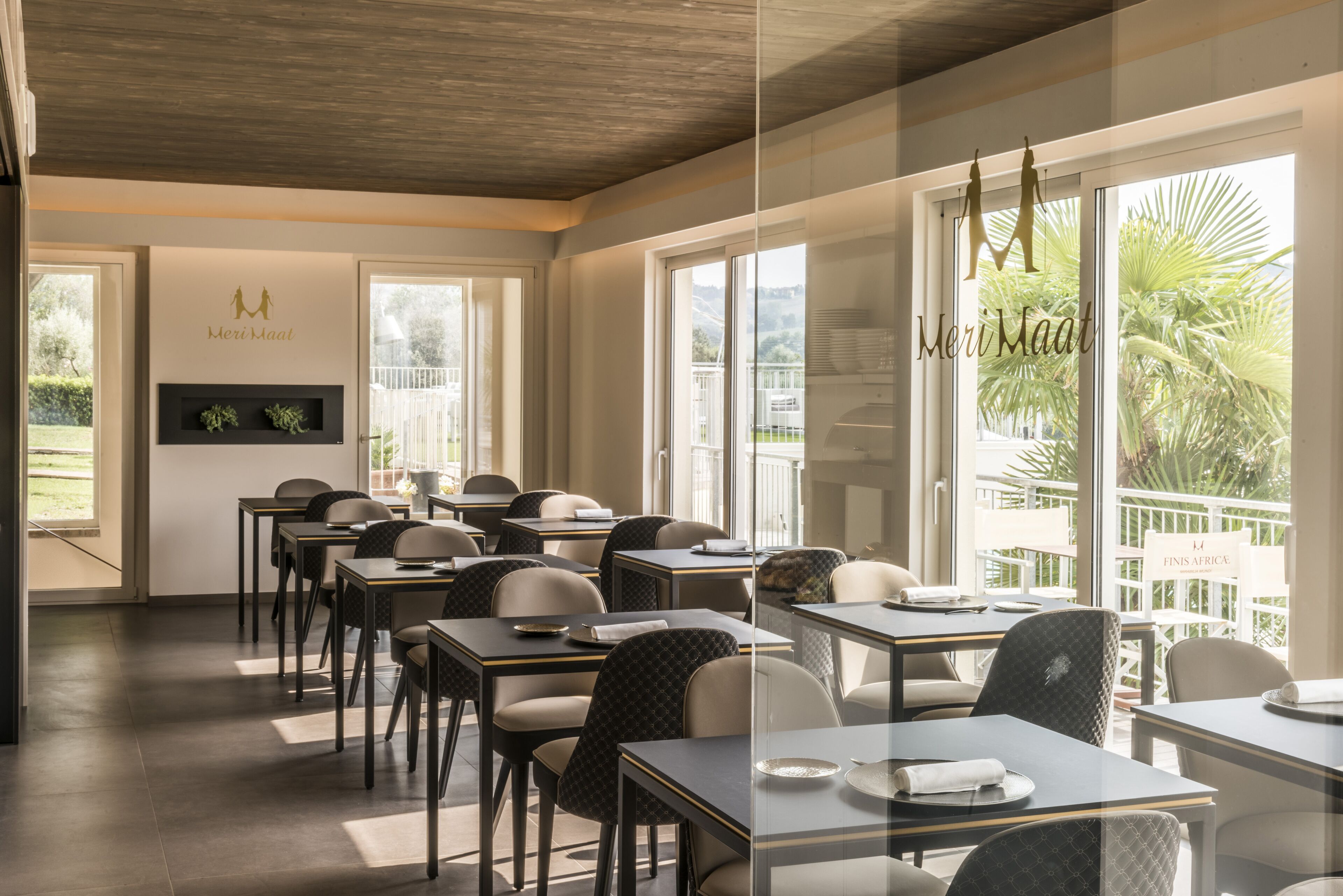 Kontinental frukost varje dag (EUR 12 per person)