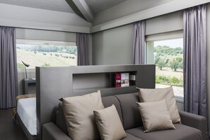 Luxury Studio Suite | Minibar, in-room safe, desk, soundproofing