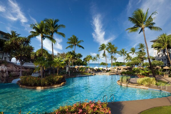 2 outdoor pools, pool umbrellas