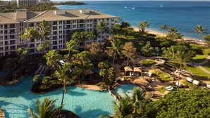 A resort with a large pool, palm trees, and a view of the ocean. - The Westin Ka'anapali Ocean Resort Villas (Lahaina)