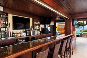 3 bars/lounges, 2 poolside bars