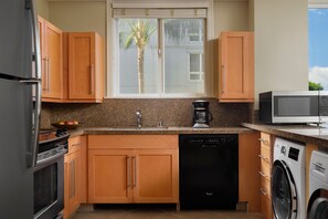 Villa, 1 Bedroom, Balcony (View) | Private kitchen | Fridge, microwave, stovetop, dishwasher