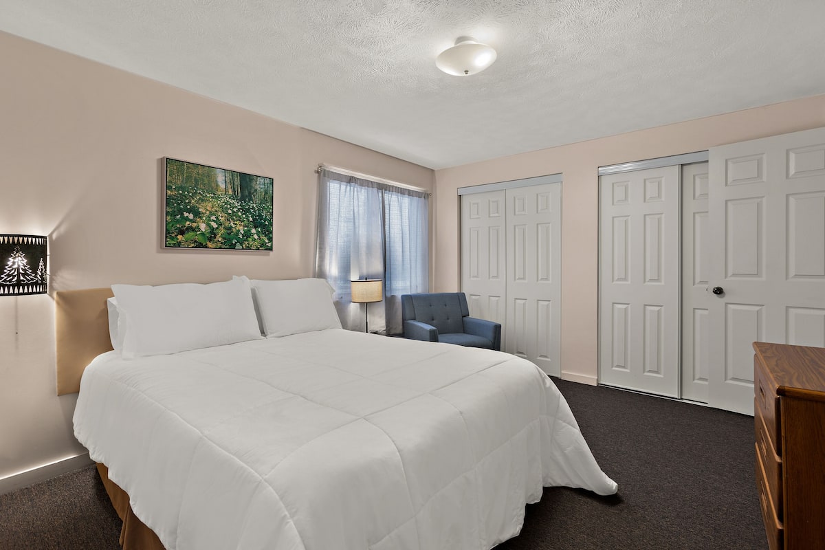 Soundproofing, iron/ironing board, free WiFi, bed sheets