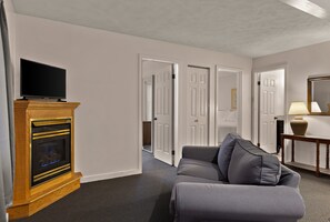 Family Suite, 2 Bedrooms | 1 bedroom, soundproofing, iron/ironing board, free WiFi