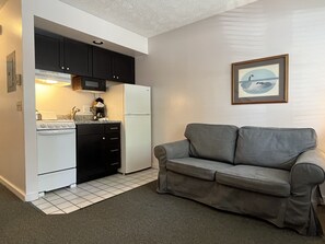 Fridge, microwave, espresso maker, coffee/tea maker