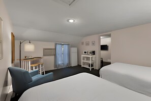 Loft | Bathroom | Free toiletries, hair dryer, towels