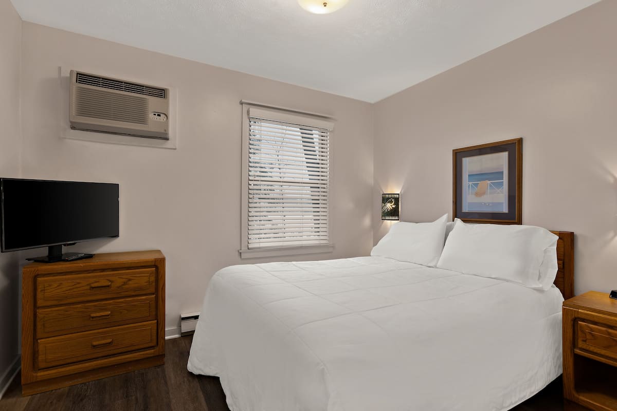 Soundproofing, iron/ironing board, free WiFi, bed sheets