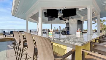 Poolside bar