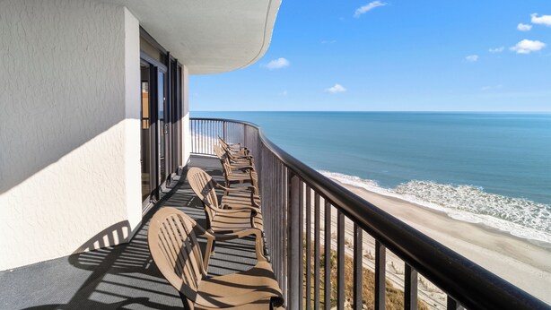 Mariner Oceanfront Deluxe Two Bedroom Condo | 露台