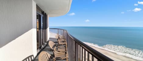 Mariner Oceanfront Deluxe Two Bedroom Condo | Terrasse/Patio