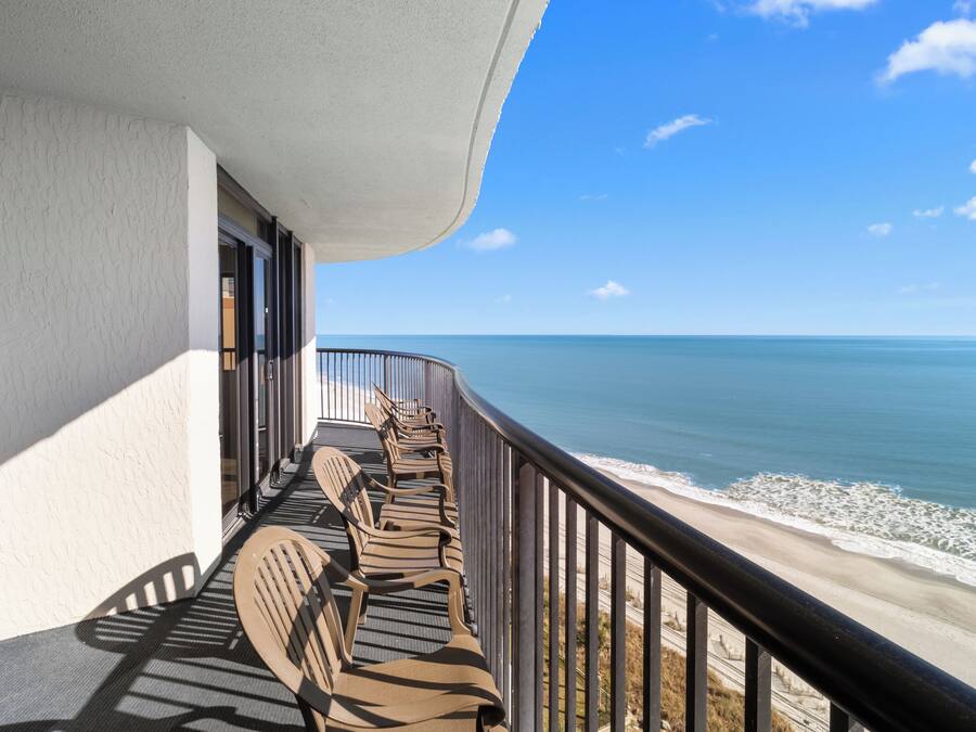 Mariner Oceanfront Deluxe Two Bedroom Condo | Terraço/pátio