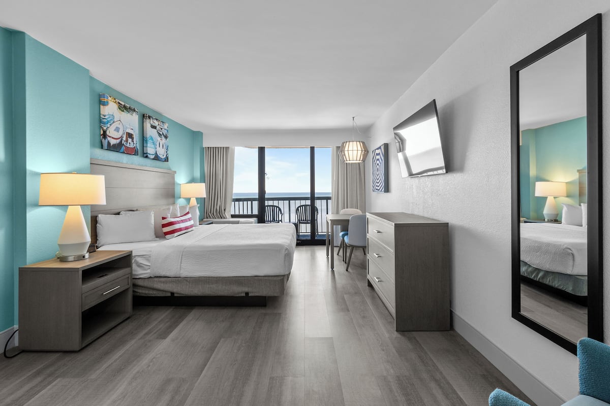 Pinnacle Oceanfront Deluxe King Efficiency | 1 bedroom, in-room safe, individually furnished, blackout curtains