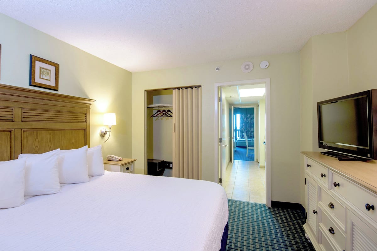 Pinnacle Oceanfront One Bedroom King Suite | 1 bedroom, in-room safe, individually furnished, blackout curtains