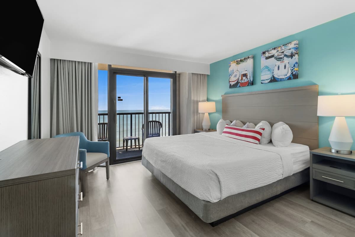 Mariner Oceanfront Deluxe Three Bedroom Condo | 1 bedroom, in-room safe, individually furnished, blackout drapes