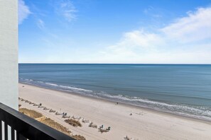 Pinnacle Oceanfront Deluxe King Efficiency | Terrace/patio