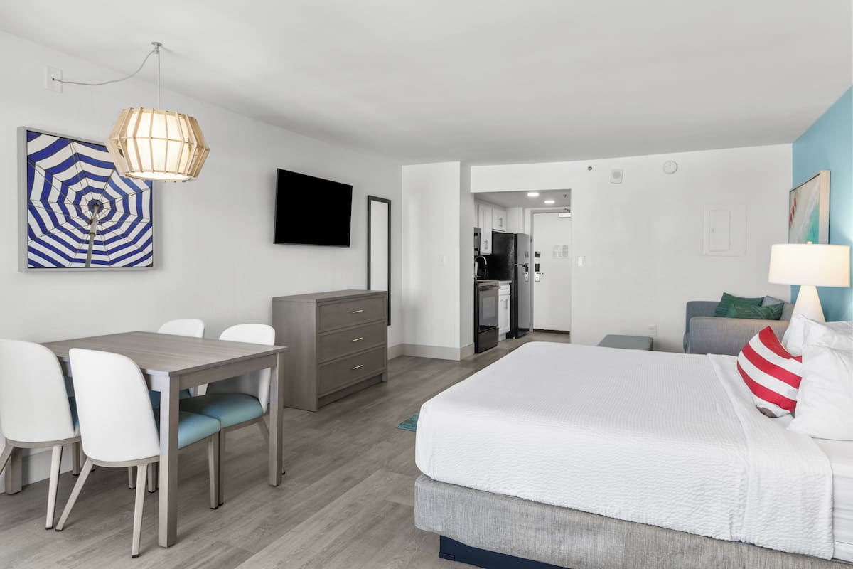 Pinnacle Ocean View Deluxe King Efficiency | 1 bedroom, in-room safe, individually furnished, blackout curtains