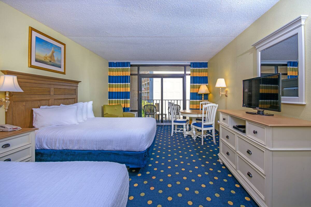 Schooner Ocean View Standard Room | In-room safe, blackout drapes, iron/ironing board, cribs (free)
