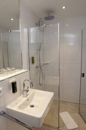 Deluxe Studio | Hypo-allergenic bedding, minibar, individually decorated - Hotel Adria München (Munich)