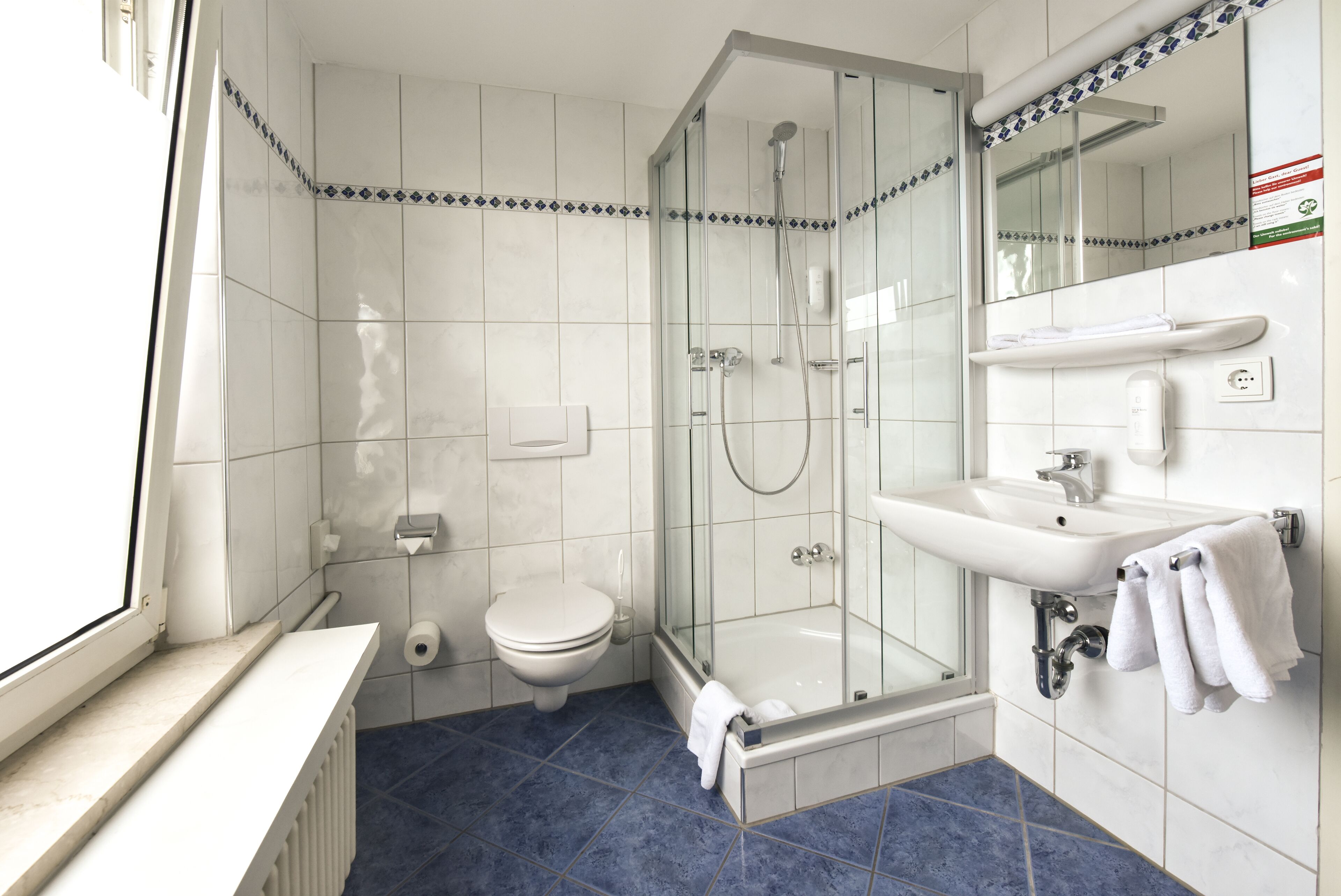 junior suite | bathroom | free toiletries, hair dryer, slippers, towels