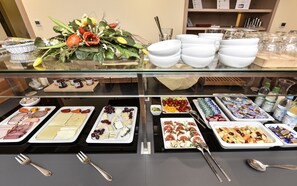 Morgenmadsbuffet hver dag (16 EUR pr. person)