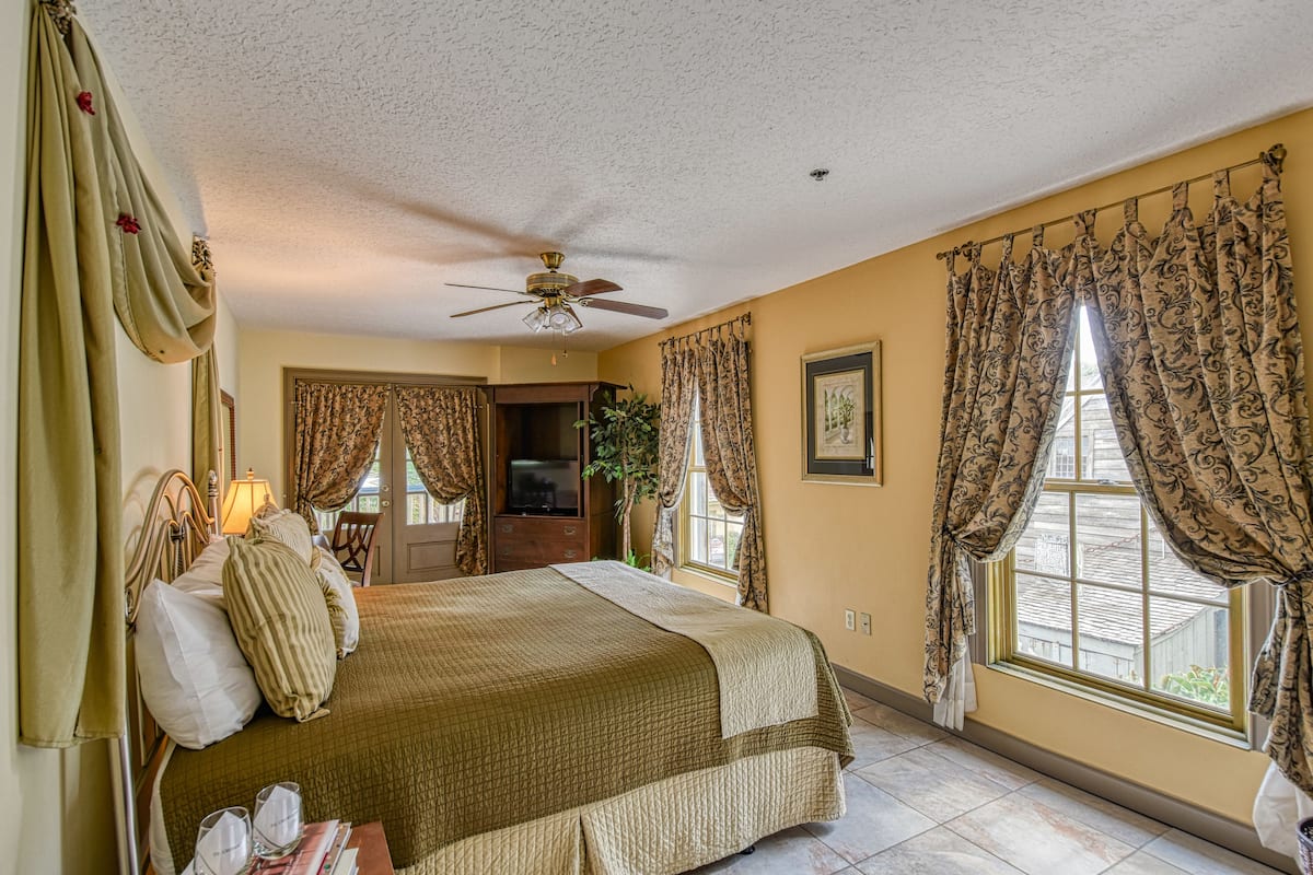 Chambre Supérieure, 1 trÚs grand lit | Surmatelas, décoration personnalisée, ameublement personnalisé