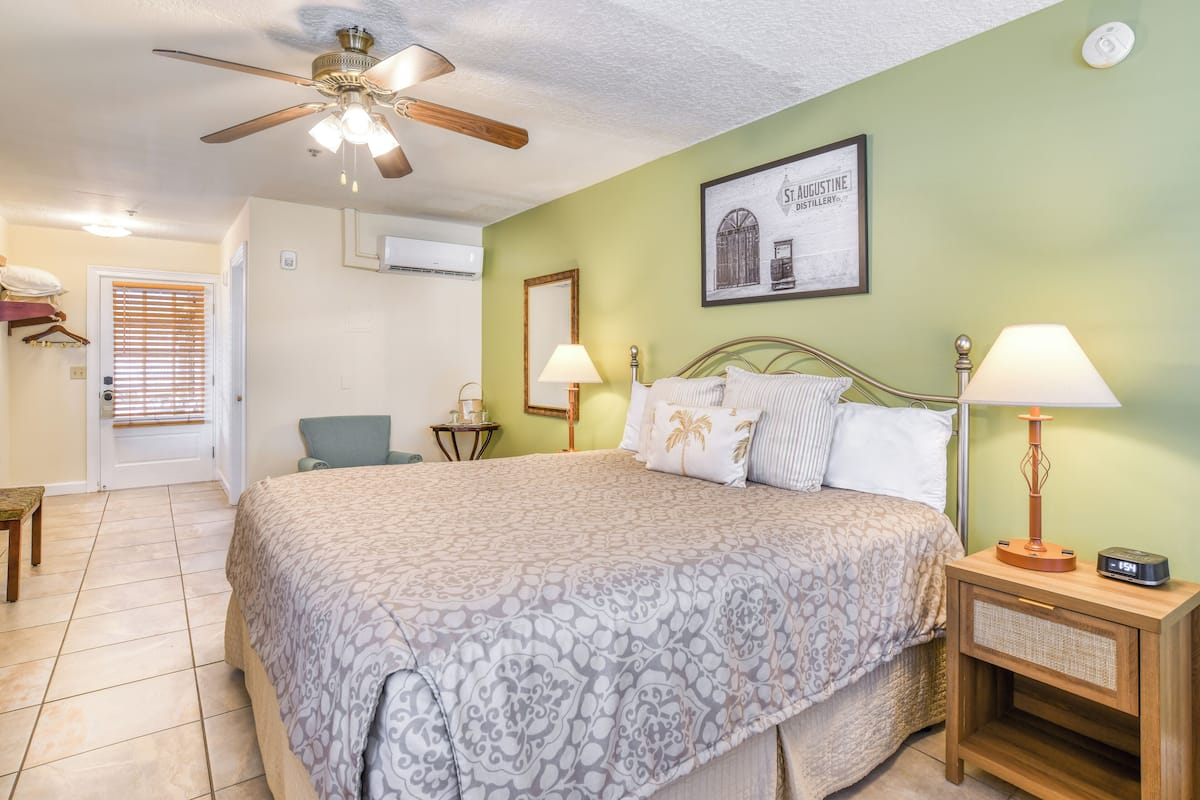 Deluxe Room, 1 King Bed | Pillowtop beds, blackout drapes, iron/ironing board (on request)