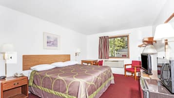 Rom, 1 kingsize-seng, mikrobølgeovn | Skrivebord, blendingsgardiner, strykejern/-brett og wi-fi (inkludert)