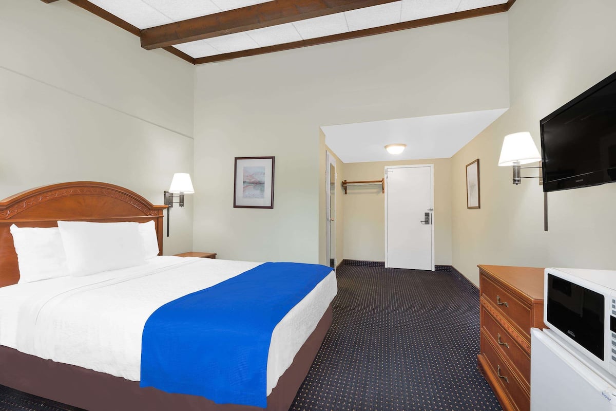 Pillowtop beds, in-room safe, desk, iron/ironing board
