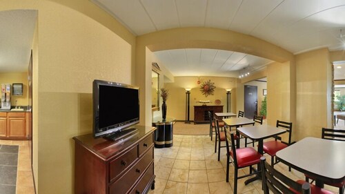 Travelodge by Wyndham Lima OH