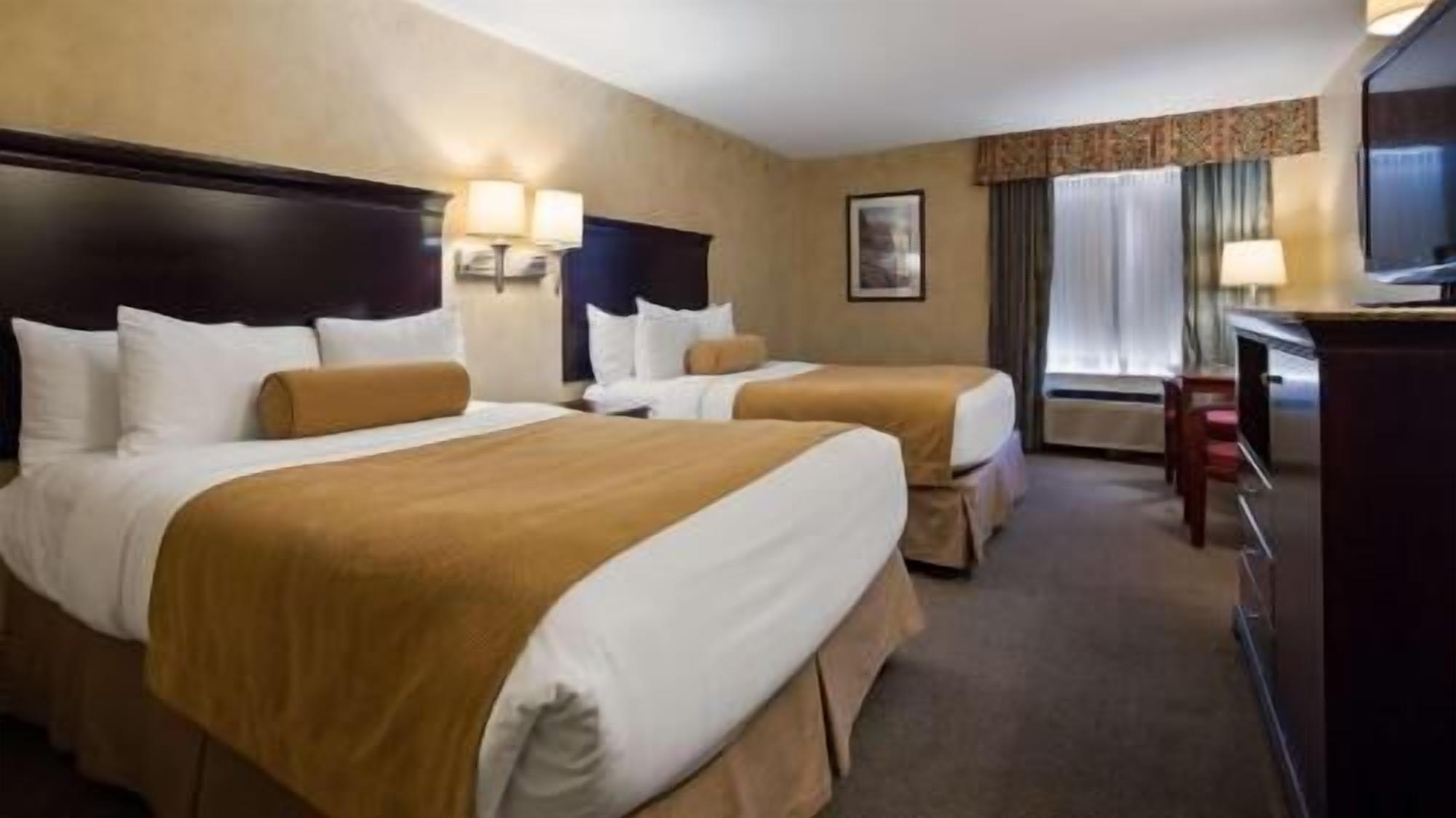 Premium bedding, pillowtop beds, in-room safe, blackout drapes