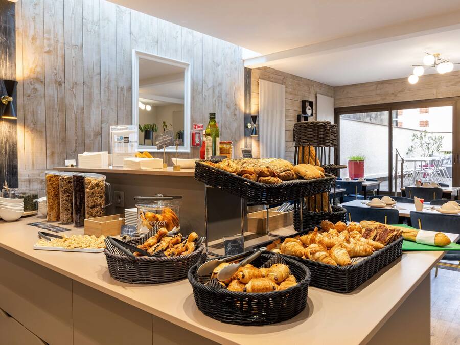 Frokostbuffé hver dag (EUR 18 per person)